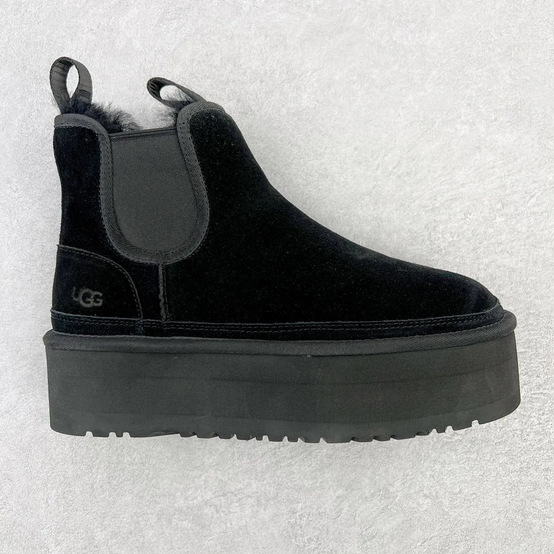 Pick up locally 💰600 UGG 4526 Chelsea thick-soled autumn and winter sheepskin and fur snow boots. All shoes are made from the same factory as ZP. Longfeng A-grade Australian imported sheepskin and fur women's boots. Brand OEM production line. Fully follow the ZP process. Original pattern maker of the OEM. Adhering to the principle of no original shoes and no development selection. Pay attention to every detail. The most authentic version on the market. TREADLITE "Light Wing" technology outsole. Lightweight/durable/flexible/pile size: 35 36 37 38 39 40 Coding: by3936030